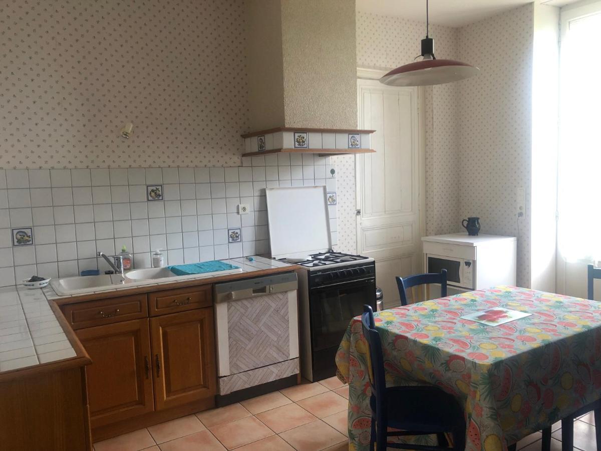 Gite -Belle Maison Dans Une Ancienne Ecole-Tarif Reduit Hors We ! Chanzeaux エクステリア 写真